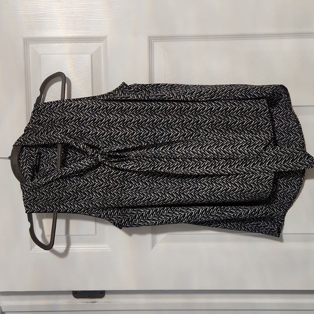 Womans sleeveless Blouse with key hole and tie around neck.